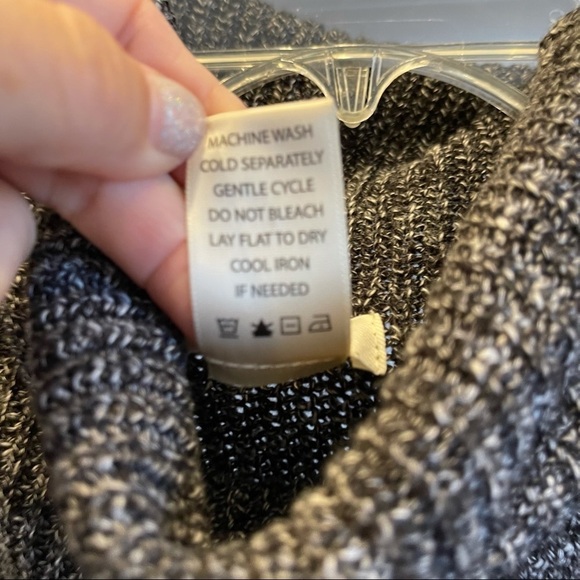 Max Studio Sleeveless Long Knit Turtleneck Sweater Dress - Picture 4 of 7